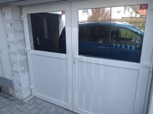 Zweiflügelige Nebeneingangstür für Garage